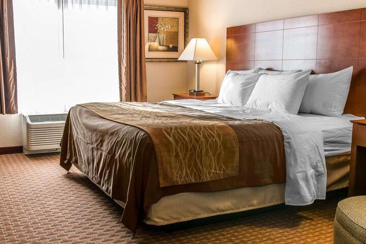 1 King Bed (8 of 8)