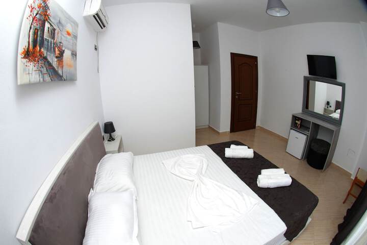 Room 4 of 131