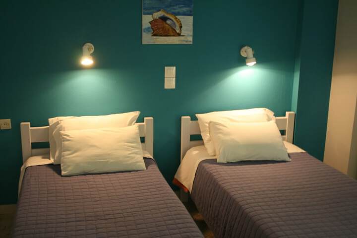 Room 8 of 48
