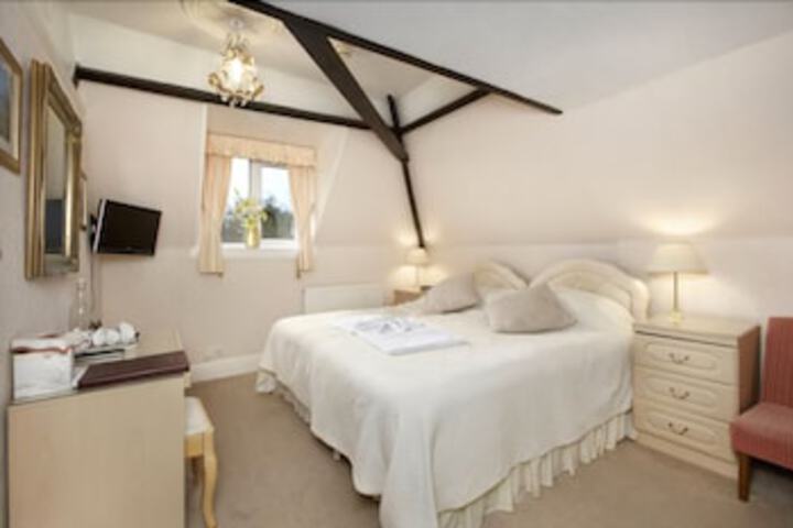 Room 3 of 8