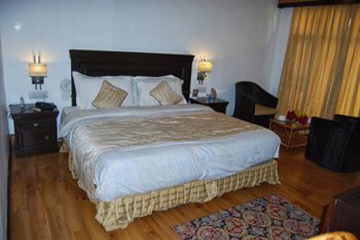Room 9 of 48
