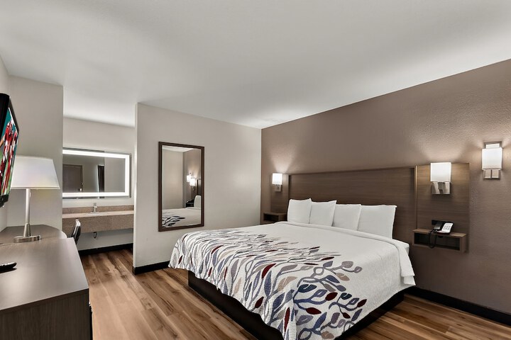 Standard King First Floor (4 of 10)