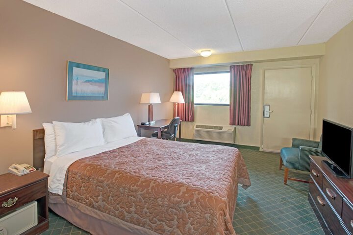 1 King Bed (1 of 3)