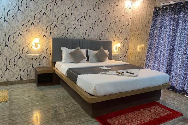 Room 2 of 17