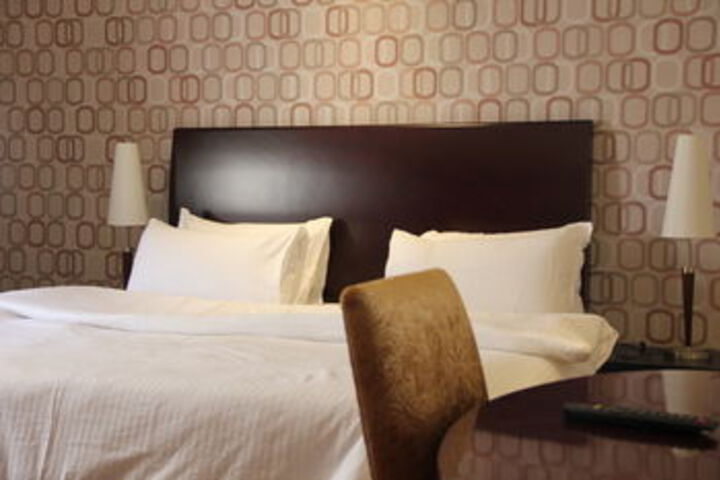 Room 5 of 16