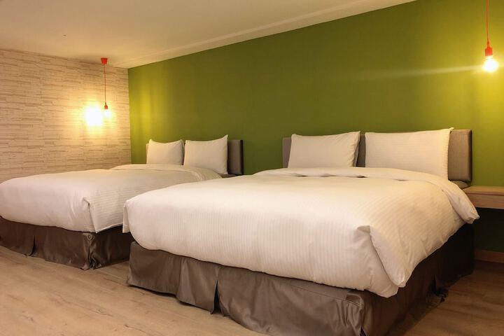Room 8 of 34