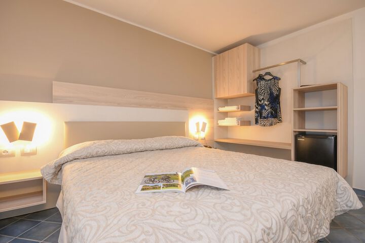 Room 34 of 107