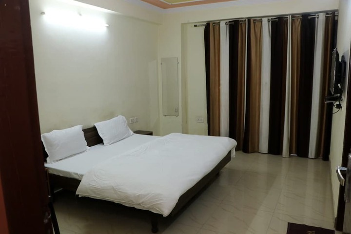 Room 3 of 16