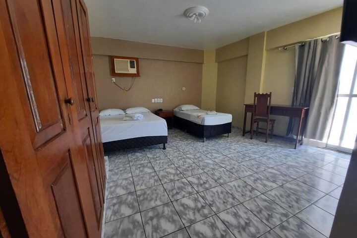 Room 28 of 47