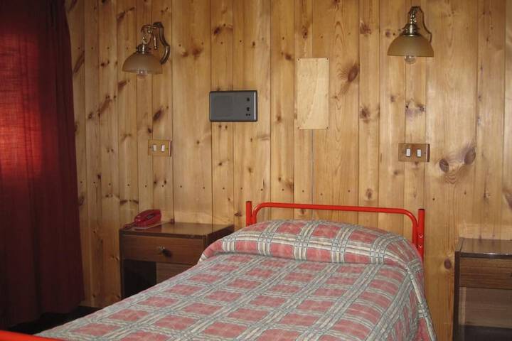 Room 6 of 65