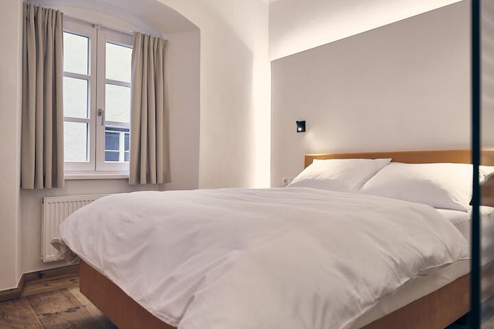 Room 4 of 37