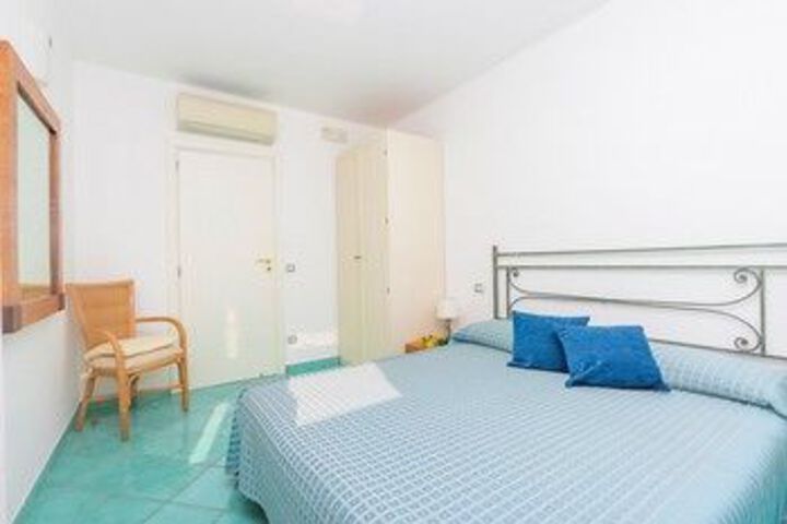 Room 11 of 20