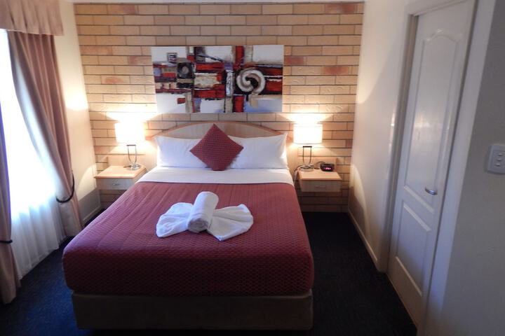 Room 11 of 43