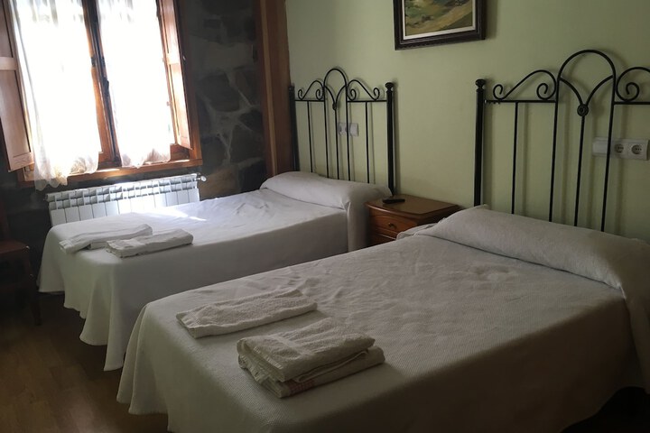 Room 4 of 63