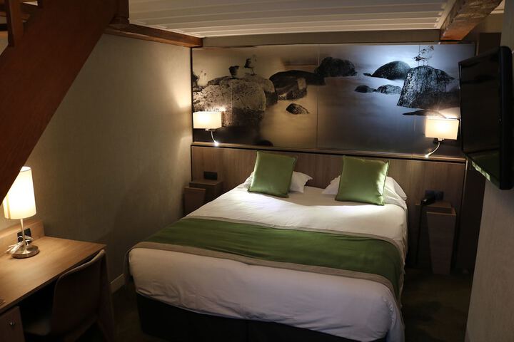 Room 16 of 94