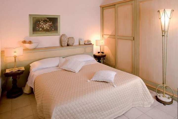Room 4 of 72