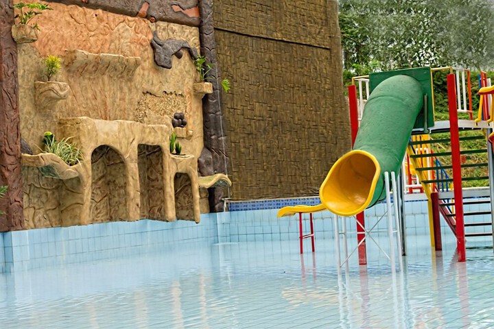 Pools & Facilities