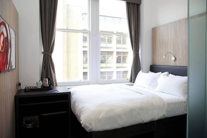 Room 15 of 28