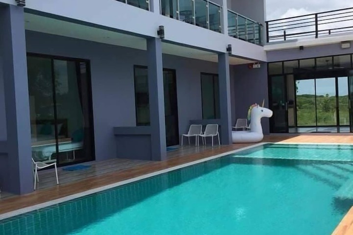 Pool 13 of 16