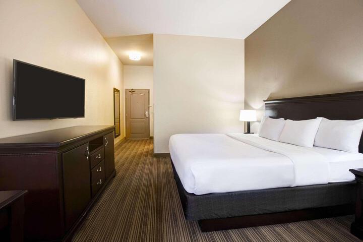 1 King Bed (13 of 16)