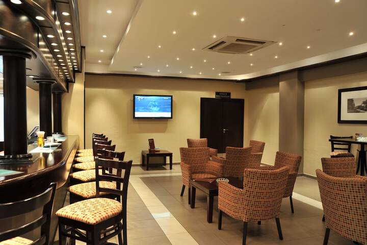 Lounge 55 of 64