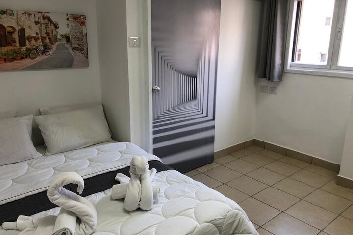 Room 53 of 140