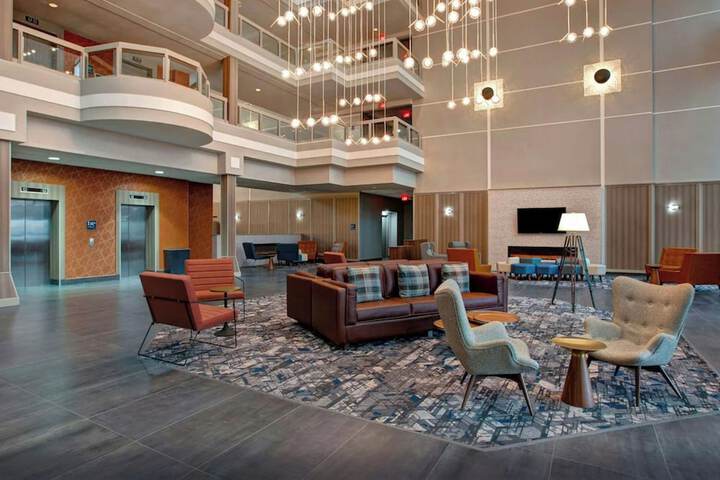Entrance & Lobby