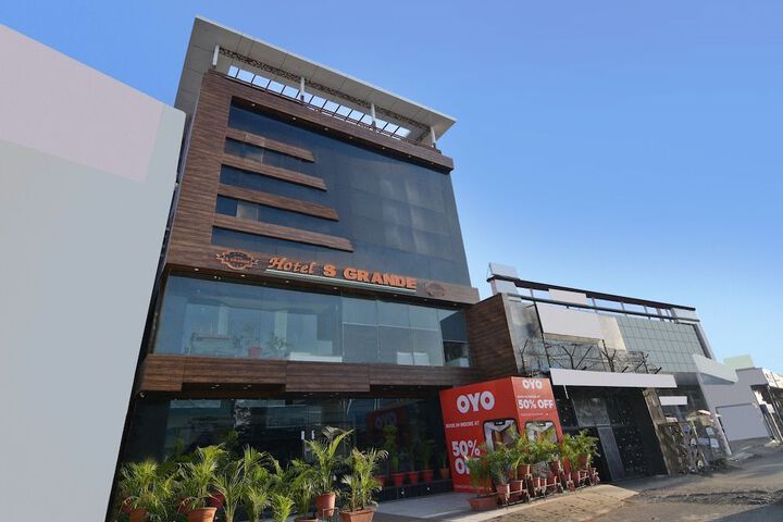 CAPITAL O 22945 JMC HOTEL S-GRANDE