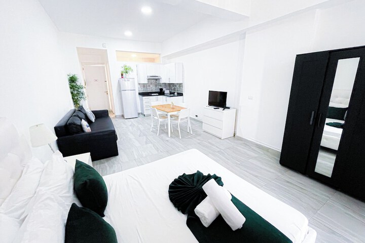 Room 4 of 32
