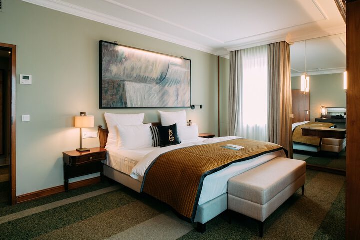Room 52 of 120