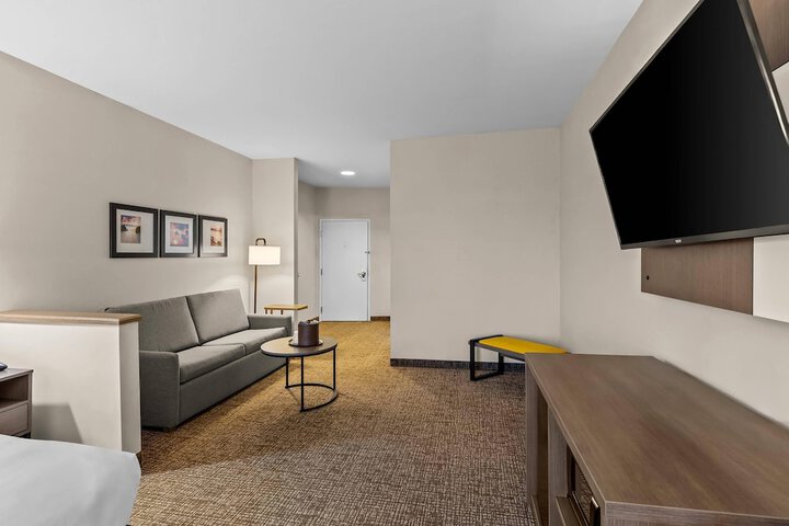 Room 34 of 83