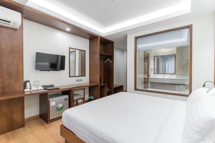 Room 6 of 40