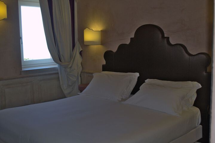Room 10 of 71