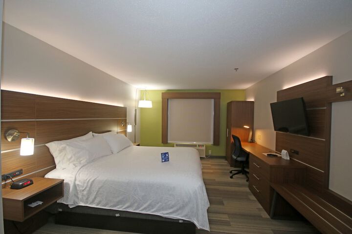 Standard King Bed Accessible (7 of 11)