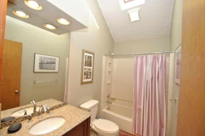 Room 4 of 17