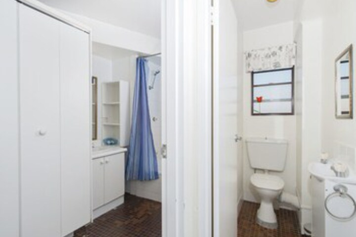 Room 4 of 15