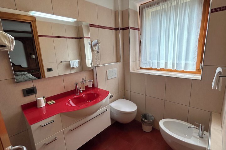 Room 10 of 18