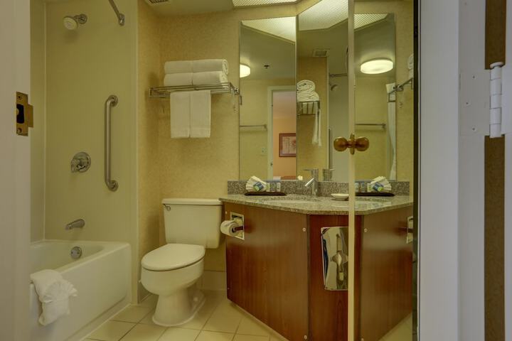 Double Accessible Queen Size Bed (7 of 8)
