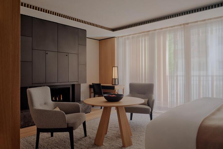 Room 6 of 8