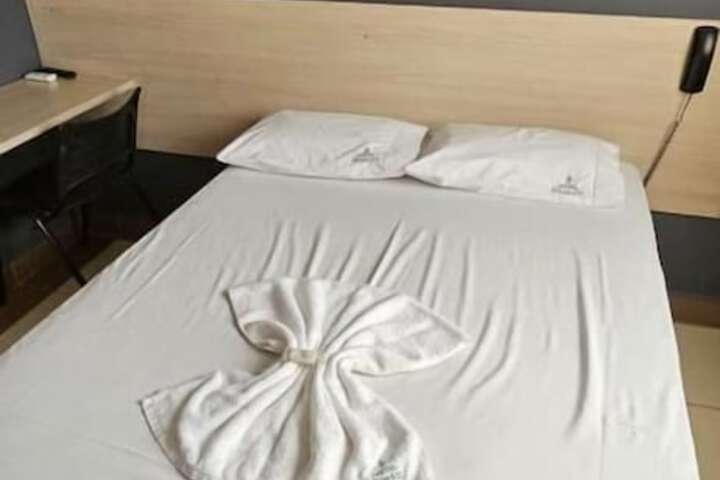 Room 8 of 10