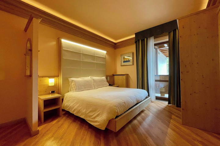 Room 33 of 107