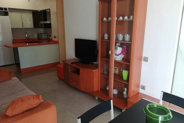 Room 4 of 18