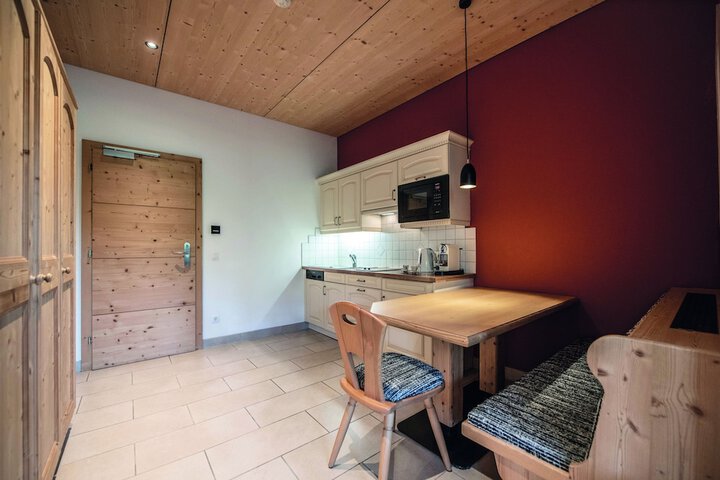 Room 28 of 157