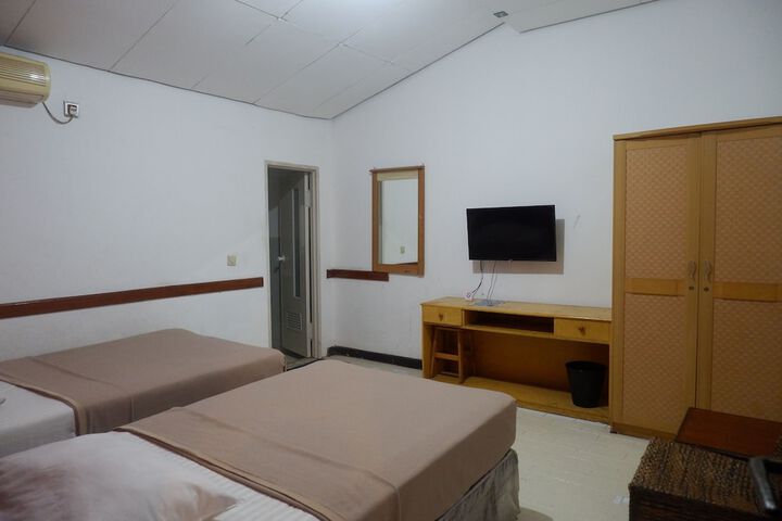 Room 7 of 18