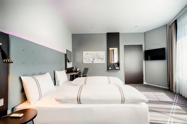 Room 10 of 36