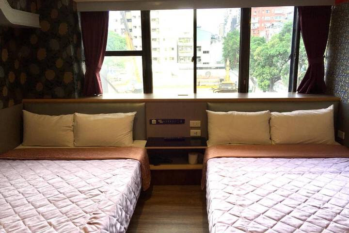 Room 24 of 35