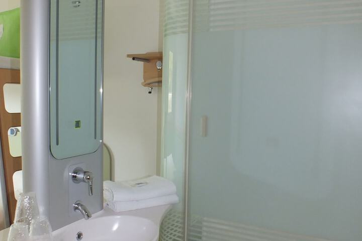 Room 15 of 27