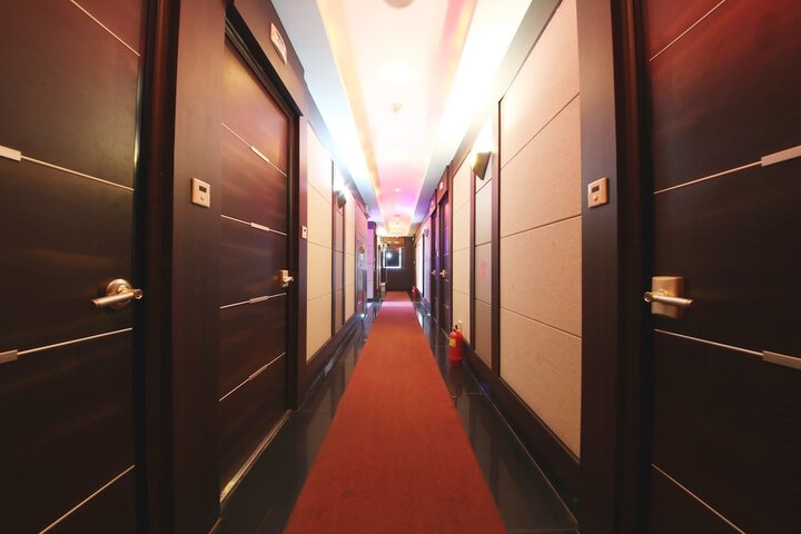 Ballroom/Hall 32 of 35