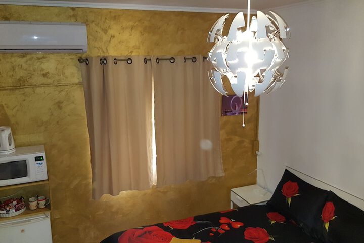 Room 10 of 16