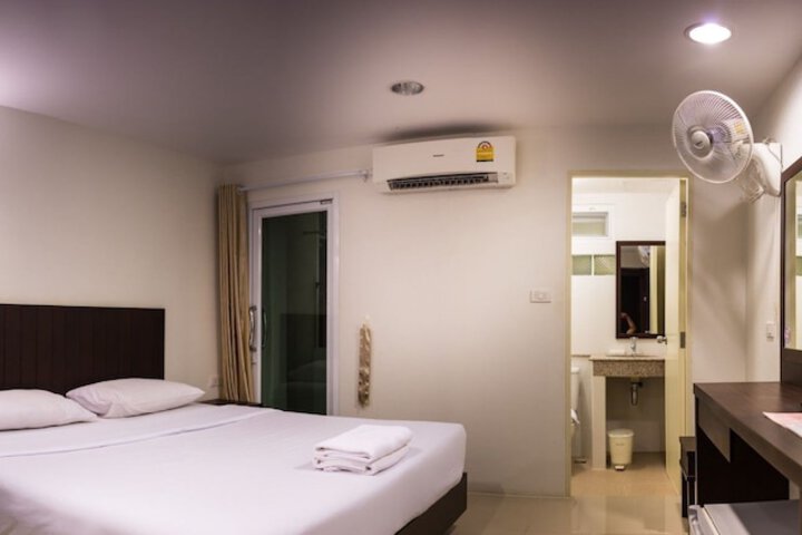 Room 11 of 40